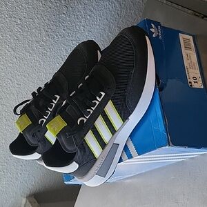 Adidas retro sneakers